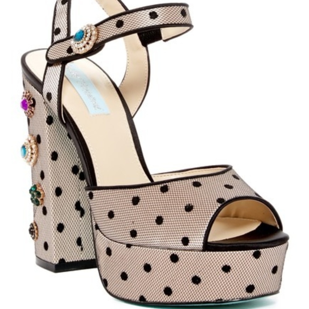 Mother's day is here!Betsey Johnson PLATTFORM